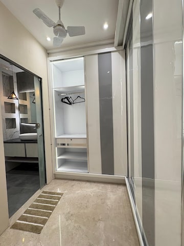 Building Lobby in 4 BHK Builder Floor at Sector 43 – for Rent