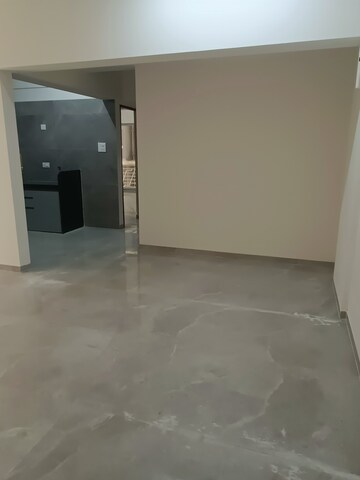 Room in 2 BHK Apartment at Goregaon West – for Rent