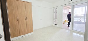 Room in 2 BHK Apartment at Majestique Towers East Phase 2, Kharadi – for Rent