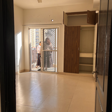 Room in 3 BHK Apartment at Aims Golf Avenue II, Sector 75 – for Rent