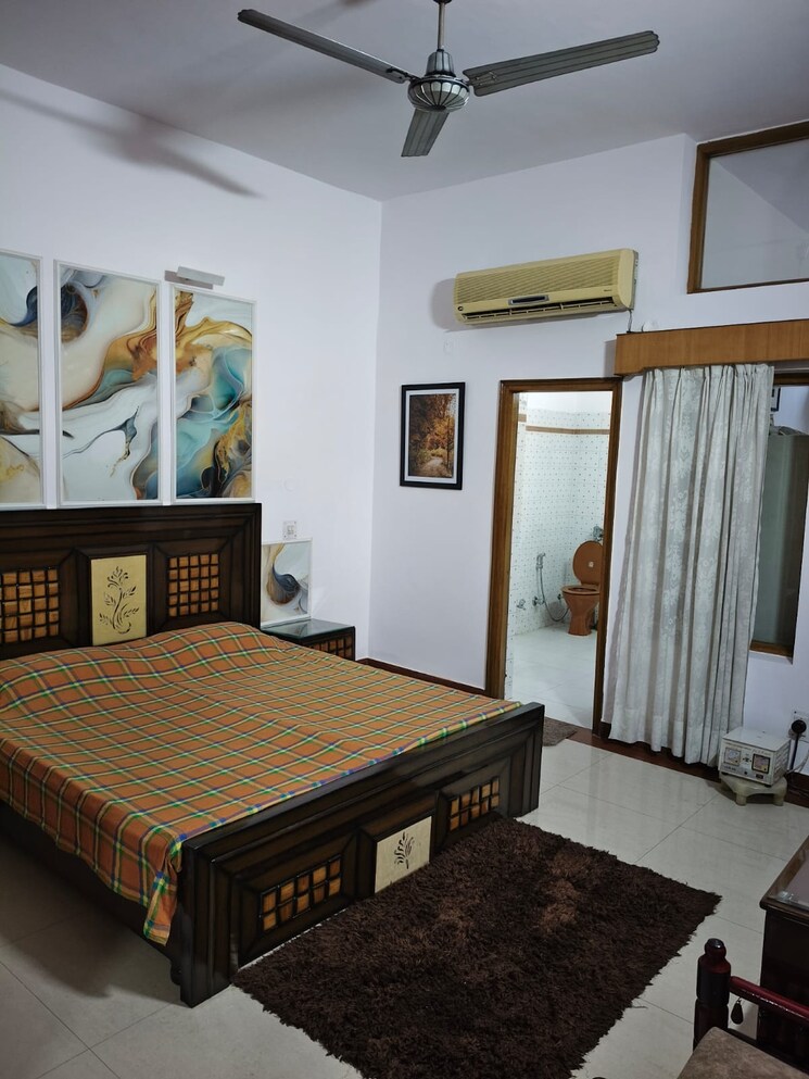 Bedroom, sector 23 3 Bedroom 500 Sq.Yd. Builder Floor In Sector 23 Chandigarh 9687698