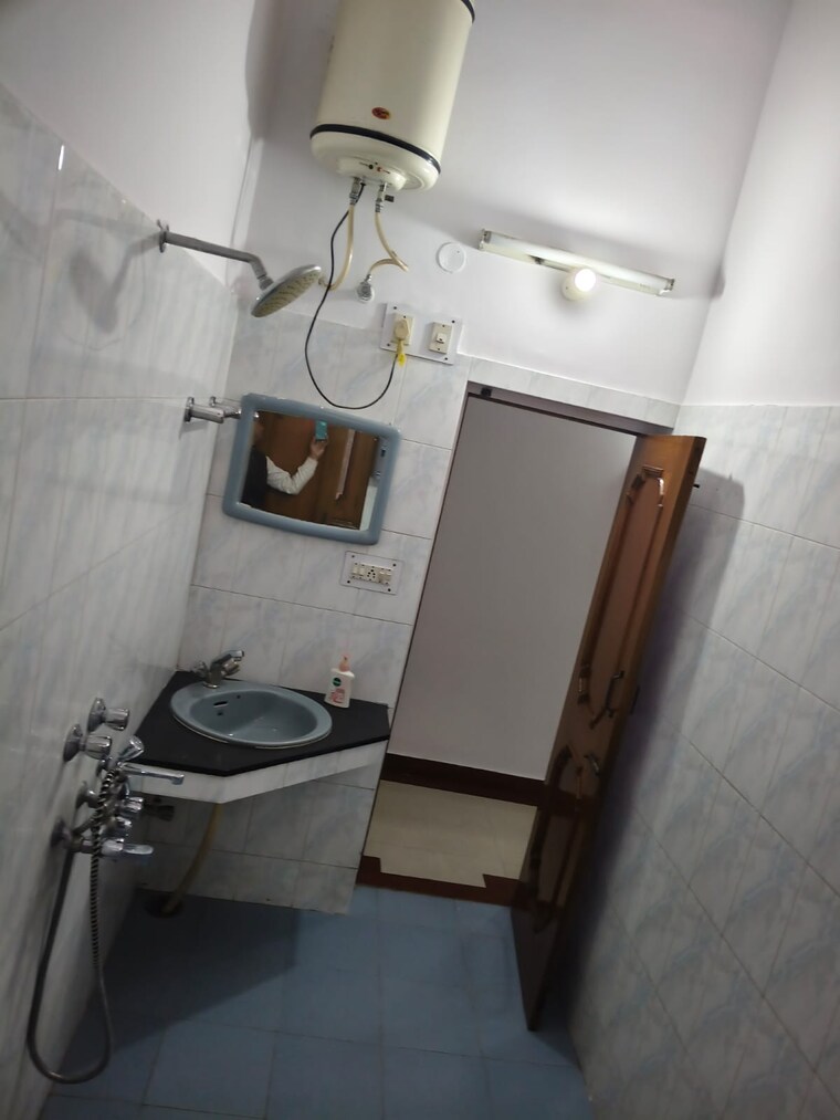 Bathroom, sector 23 3 Bedroom 500 Sq.Yd. Builder Floor In Sector 23 Chandigarh 9687698