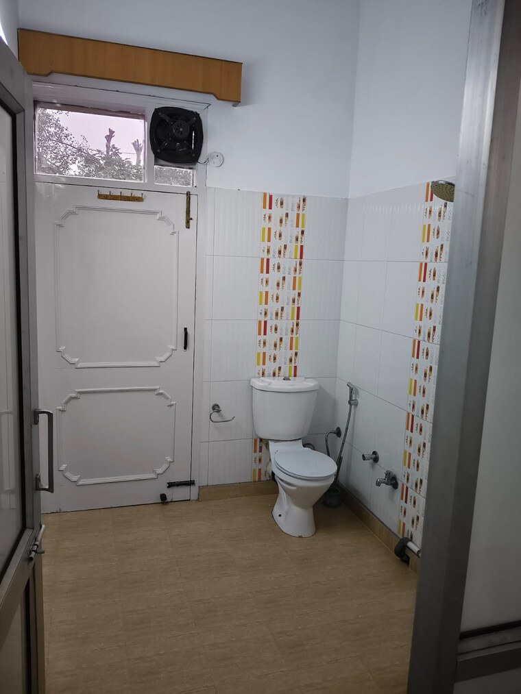 Bathroom, sector 23 3 Bedroom 500 Sq.Yd. Builder Floor In Sector 23 Chandigarh 9687698