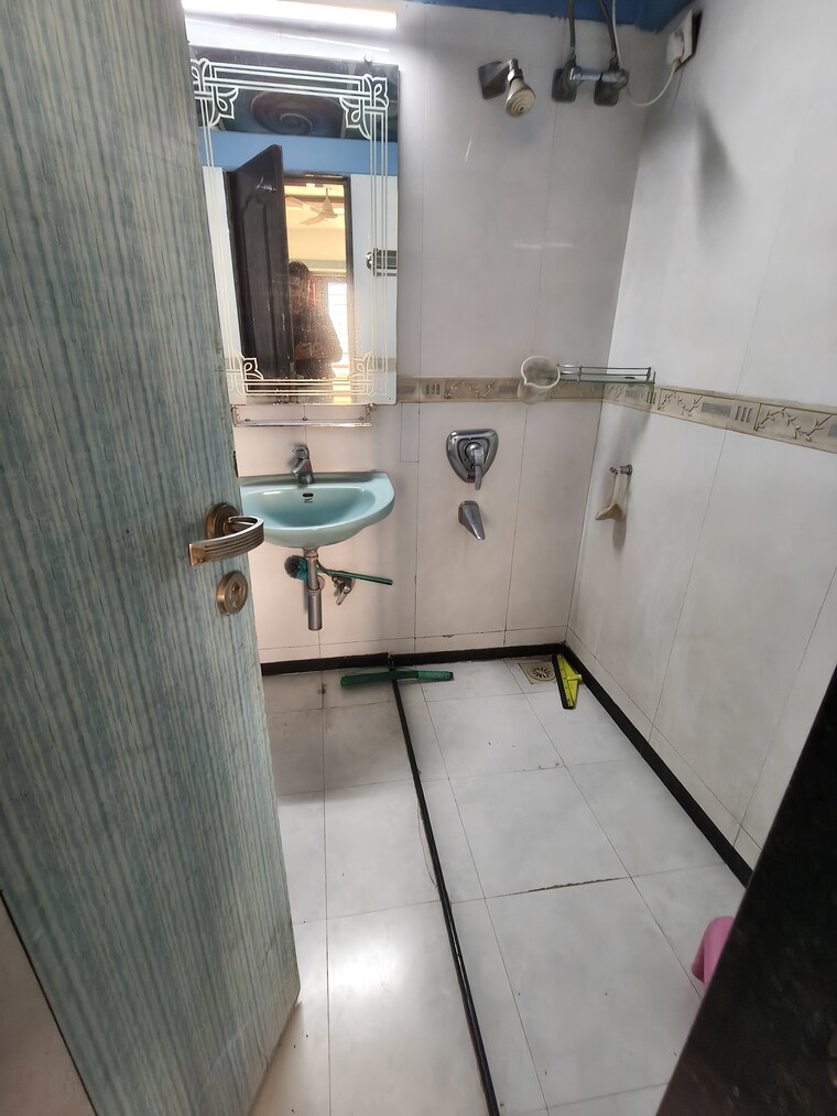 Bathroom, bhumiraj-hermitage 4 Bedroom 5400 Sq.Ft. Apartment In Sanpada Navi Mumbai 9687696