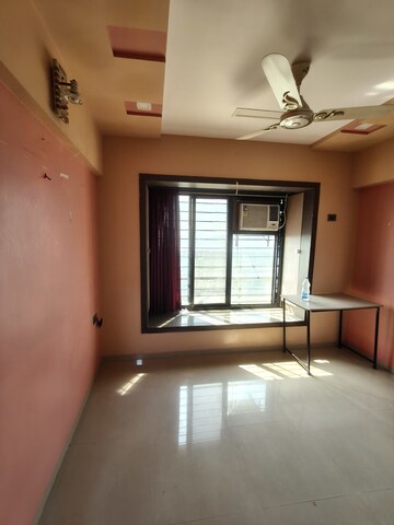 Room in 4 BHK Apartment at Bhumiraj Hermitage, Sanpada – for Rent