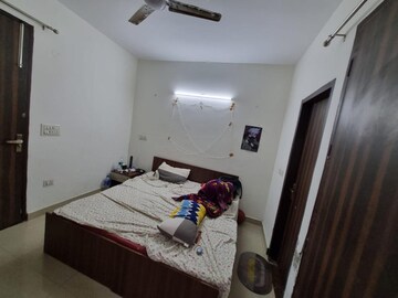 Bedroom in 2 BHK Builder Floor at Sector 69 – for Rent