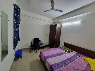Bedroom in 2 BHK Builder Floor at Sector 69 – for Rent