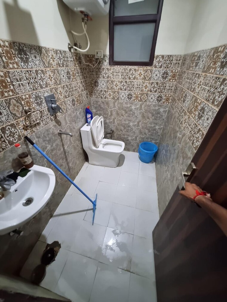 Bathroom, sector 69 2 Bedroom 200 Sq.Yd. Builder Floor In Sector 69 Gurgaon 9687690