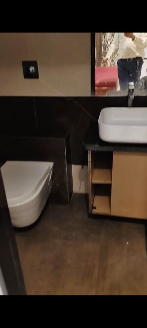 Master Bedroom in 2 BHK Apartment at Kurla East – for Rent