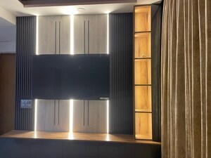 Room in 2.5 BHK Apartment at Microtek Greenburg, Sector 86 – for Rent