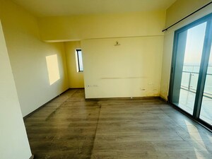 Room in 3 BHK Apartment at Sheth Auris Serenity Tower 1, Malad West – for Rent