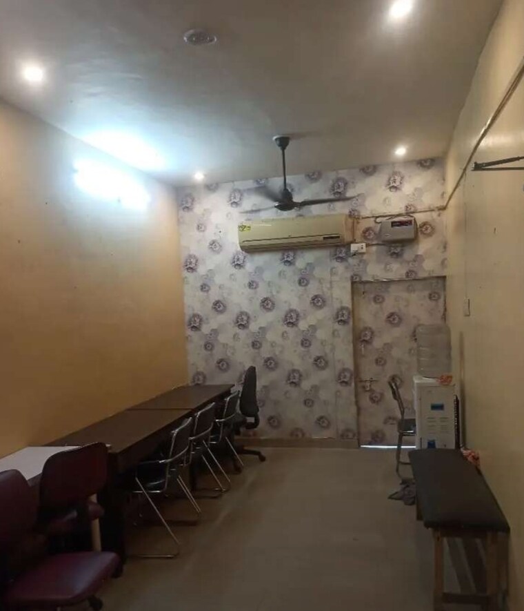 Team Area, hazratganj Commercial Office Space 300 Sq.Ft. In Hazratganj Lucknow 9687723