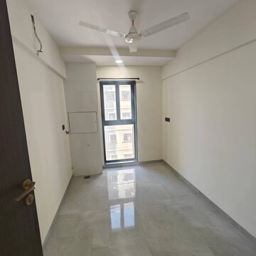 Room in 1.5 BHK Apartment at Paradigm El Signora, Jogeshwari West – for Rent