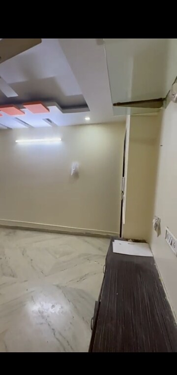 Furnished Amenities in 2 BHK Builder Floor at Mahavir Enclave – for Sale