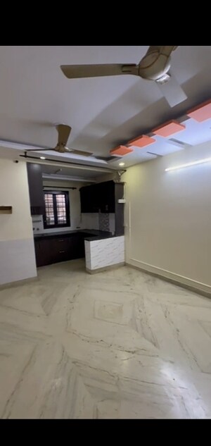 Room in 2 BHK Builder Floor at Mahavir Enclave – for Sale