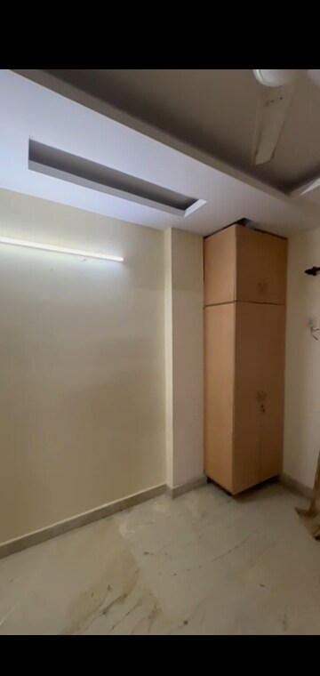 Room in 2 BHK Builder Floor at Mahavir Enclave – for Sale