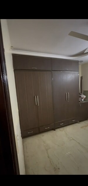Furnished Amenities in 2 BHK Builder Floor at Mahavir Enclave – for Sale