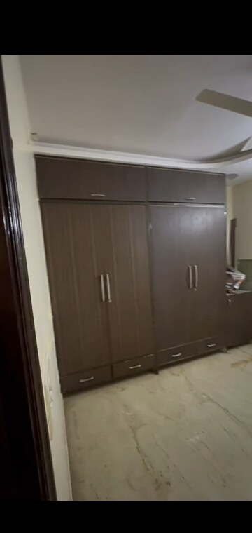Furnished Amenities in 2 BHK Builder Floor at Mahavir Enclave – for Sale