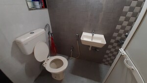 Master Bedroom in 2.5 BHK Apartment at Fiesta CHS, Mulund West – for Rent