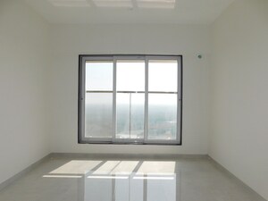 Room in 2 BHK Apartment at Marathon Monte Vista, Mulund West – for Rent