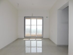 Room in 2 BHK Apartment at Marathon Monte Vista, Mulund West – for Rent