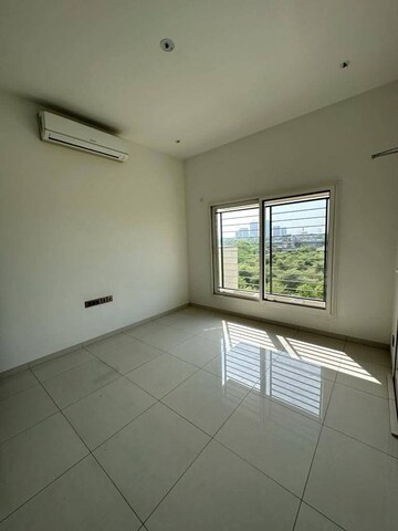 Room in 5 BHK Villa at Sobha International City Phase 1, Sector 109 – for Rent