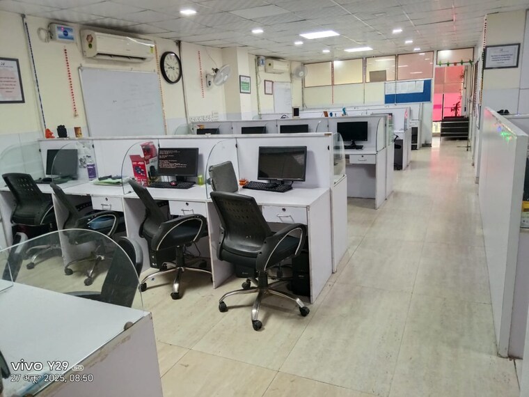 Team Area, sector 3 Commercial Office Space 1500 Sq.Ft. In Sector 3 Noida 9687787