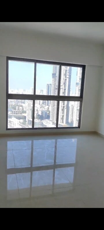 Room in 3 BHK Apartment at Rajesh Raj Infinia, Malad West – for Rent