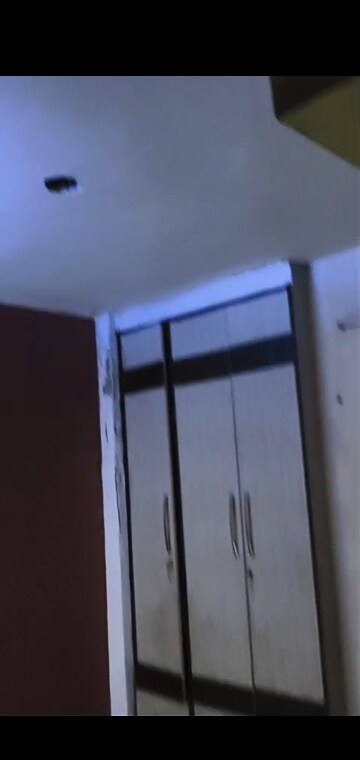 Furnished Amenities in 3 BHK Builder Floor at Mahavir Enclave – for Sale