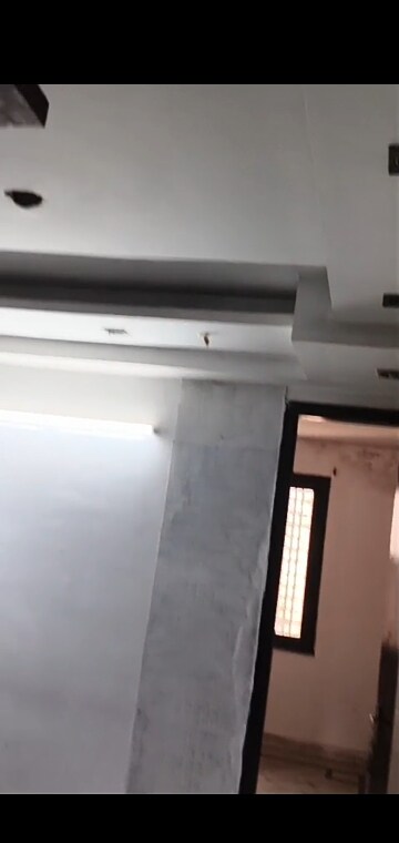 Furnished Amenities in 3 BHK Builder Floor at Mahavir Enclave – for Sale