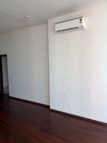 Room in 3 BHK Apartment at Piramal Mahalaxmi, Mahalaxmi – for Rent