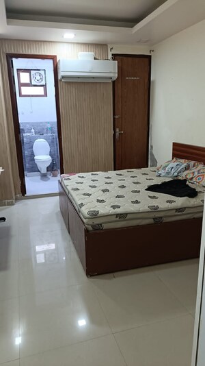 Bedroom in 4 BHK Builder Floor at Sector 27 – for Rent