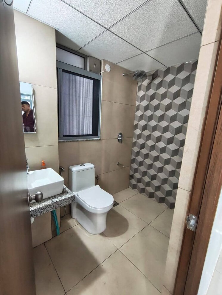 Bathroom, kalpataru-immensa 2 Bedroom 900 Sq.Ft. Apartment In Kolshet Road Thane 9687901