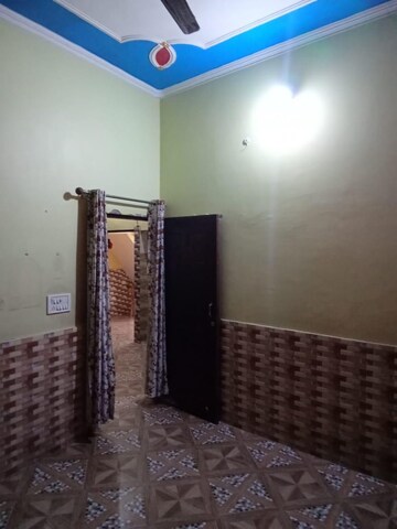 Room in 4 BHK Independent House at Bahadarabad – for Sale