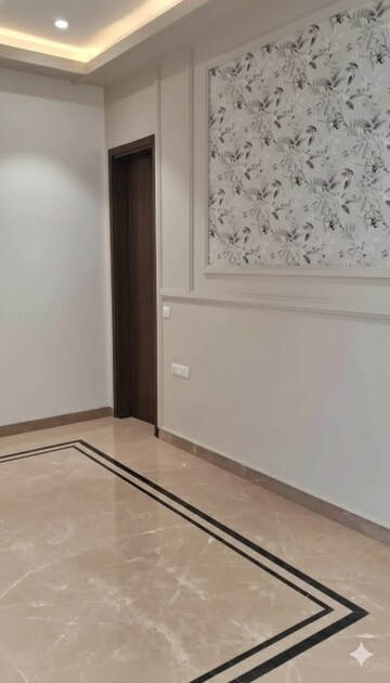 Master Bedroom in 3 BHK Builder Floor at Kalkaji – for Rent