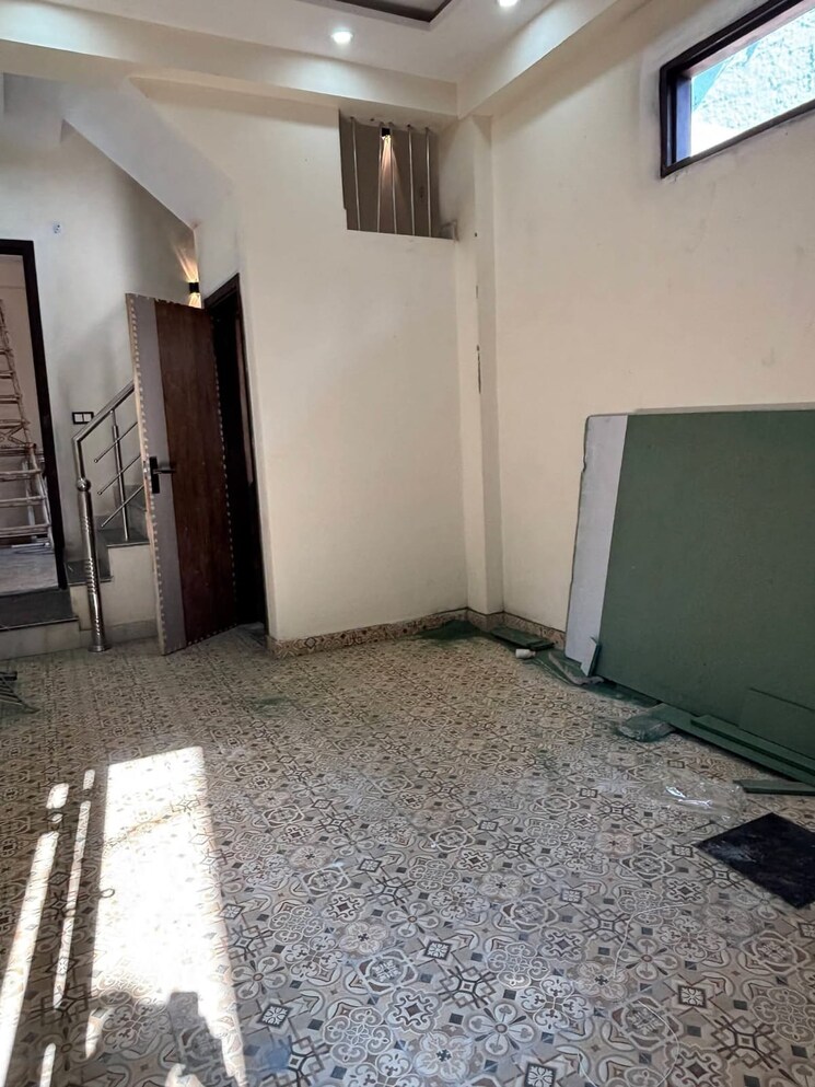 Room, dwarka mor 2 Bedroom 40 Sq.Yd. Independent House In Dwarka Mor Delhi 9687937