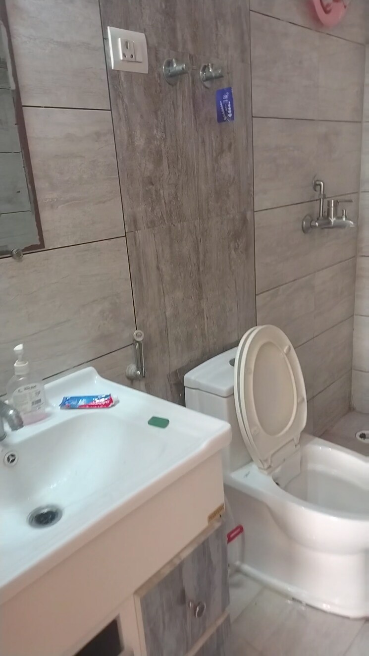 Bathroom, gulshan-bellina 2 Bedroom 597 Sq.Ft. Apartment In Sector 16 Greater Noida Greater Noida 9687944