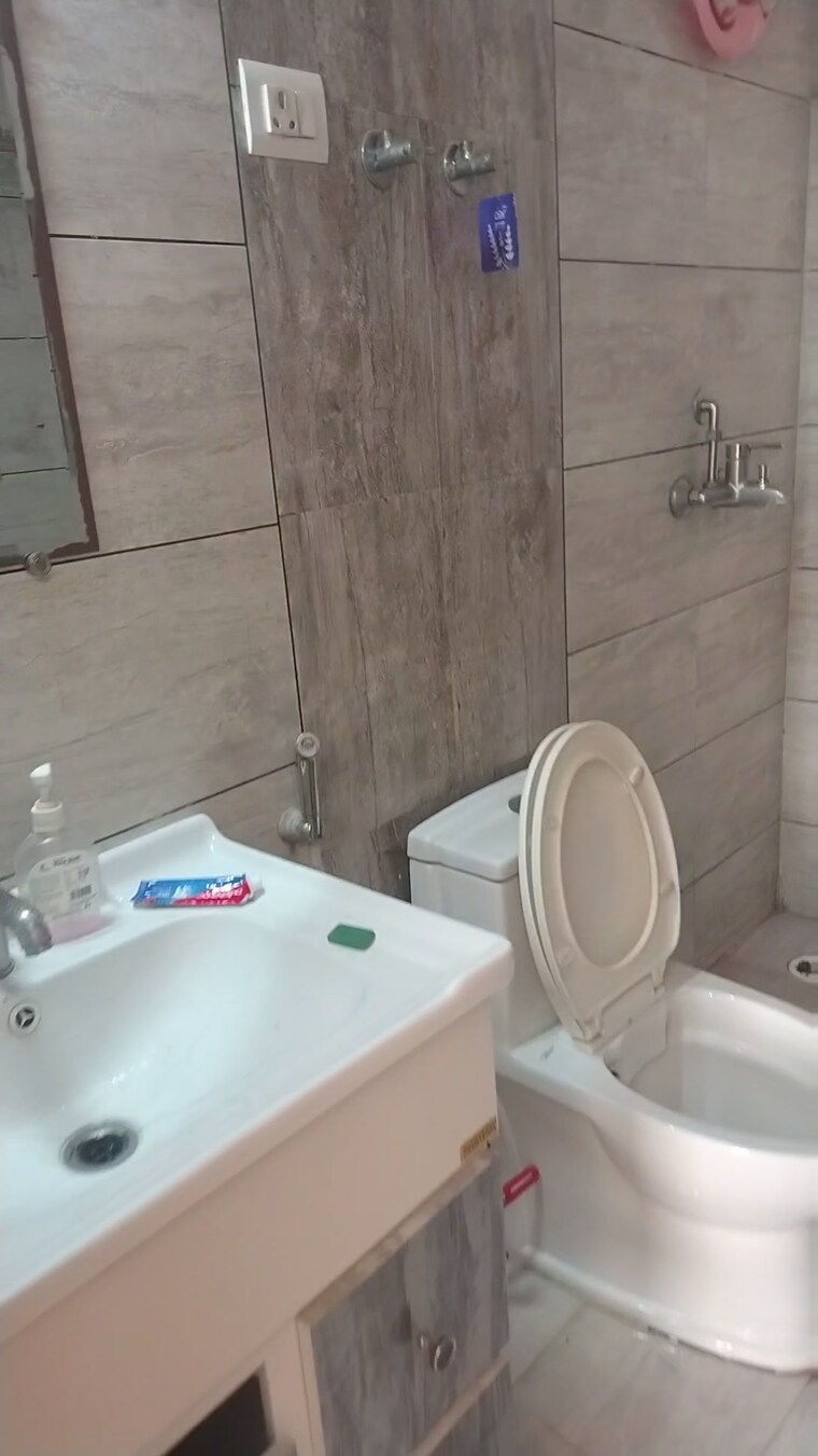 Bathroom, gulshan-bellina 2 Bedroom 597 Sq.Ft. Apartment In Sector 16 Greater Noida Greater Noida 9687944