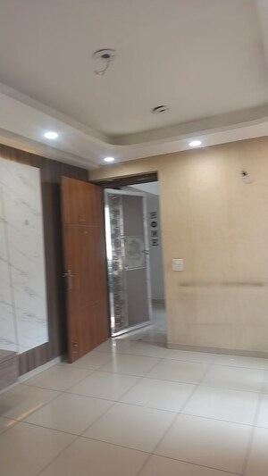 2 BHK Apartment For Rent in Gulshan Bellina, Sector 16 Greater Noida