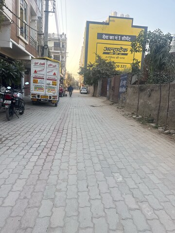 Parking in 2.5 BHK Independent House at Ashok Vihar Sector 3, Ashok Vihar Phase 1 – for Sale