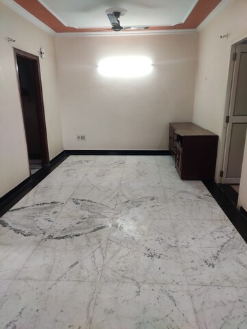 Room in 1.5 BHK Independent House at RWA Apartments Sector 27, Sector 27 – for Rent