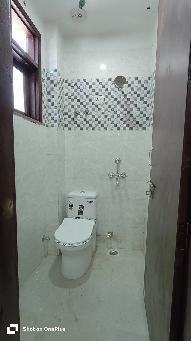 Bathroom, paryavaran complex 1 Bedroom 450 Sq.Ft. Builder Floor In Paryavaran Complex Delhi 9687964