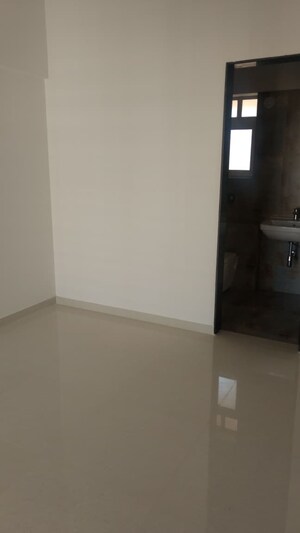 Room in 1 BHK Apartment at Puranik Abitante, Bavdhan – for Rent