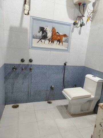 Master Bedroom in Studio Villa at RWA Apartments, Sector 31 – for Rent