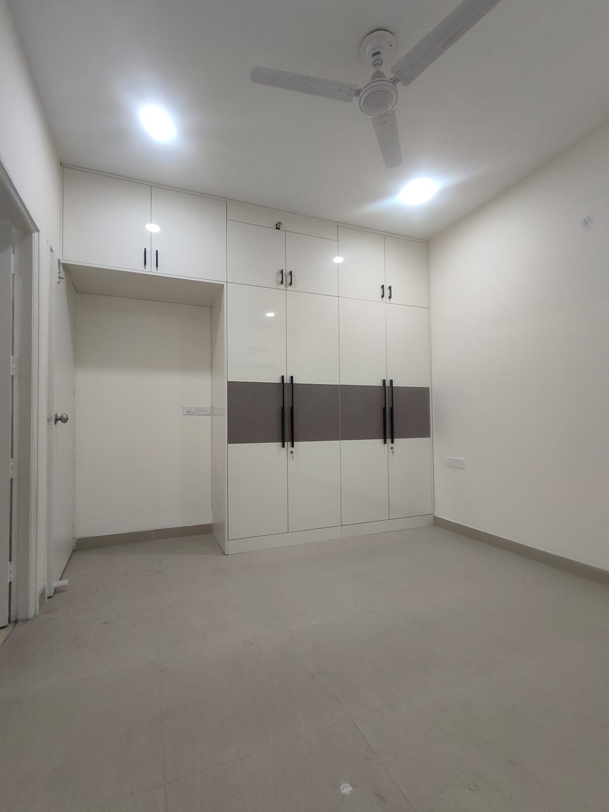 Room in 4 BHK Apartment at SARE Petioles, Sector 92 – for Rent