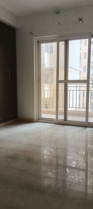Room in 3 BHK Apartment at Civitech Stadia, Sector 79 – for Rent