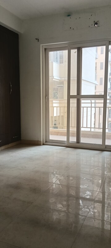 Room in 3 BHK Apartment at Civitech Stadia, Sector 79 – for Rent