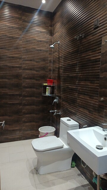 Furnished Amenities in 1 RK Builder Floor at West Patel Nagar – for Rent