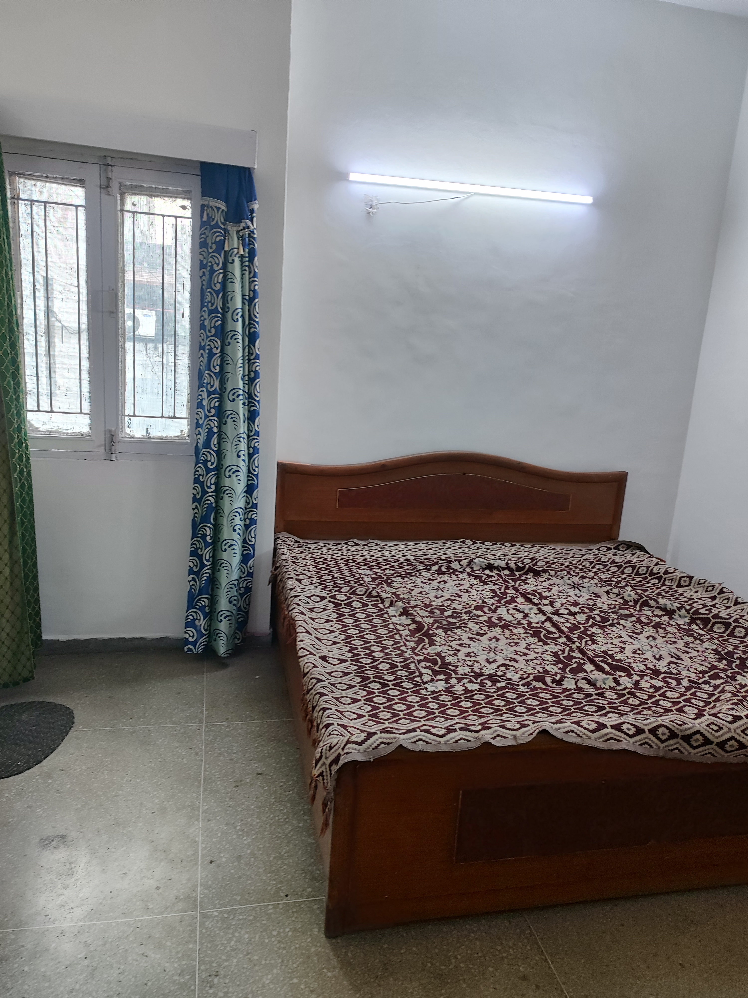 1 Rk  + Servant Room 380 Sq.Ft. Apartment in RWA Apartments Sector 29