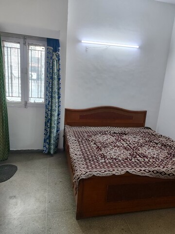 1 RK Apartment For Rent in RWA Apartments Sector 29, Sector 29